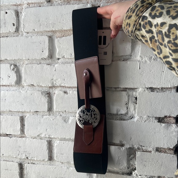 None Accessories - Elegant Black and Brown Belt with Silver Buckle
